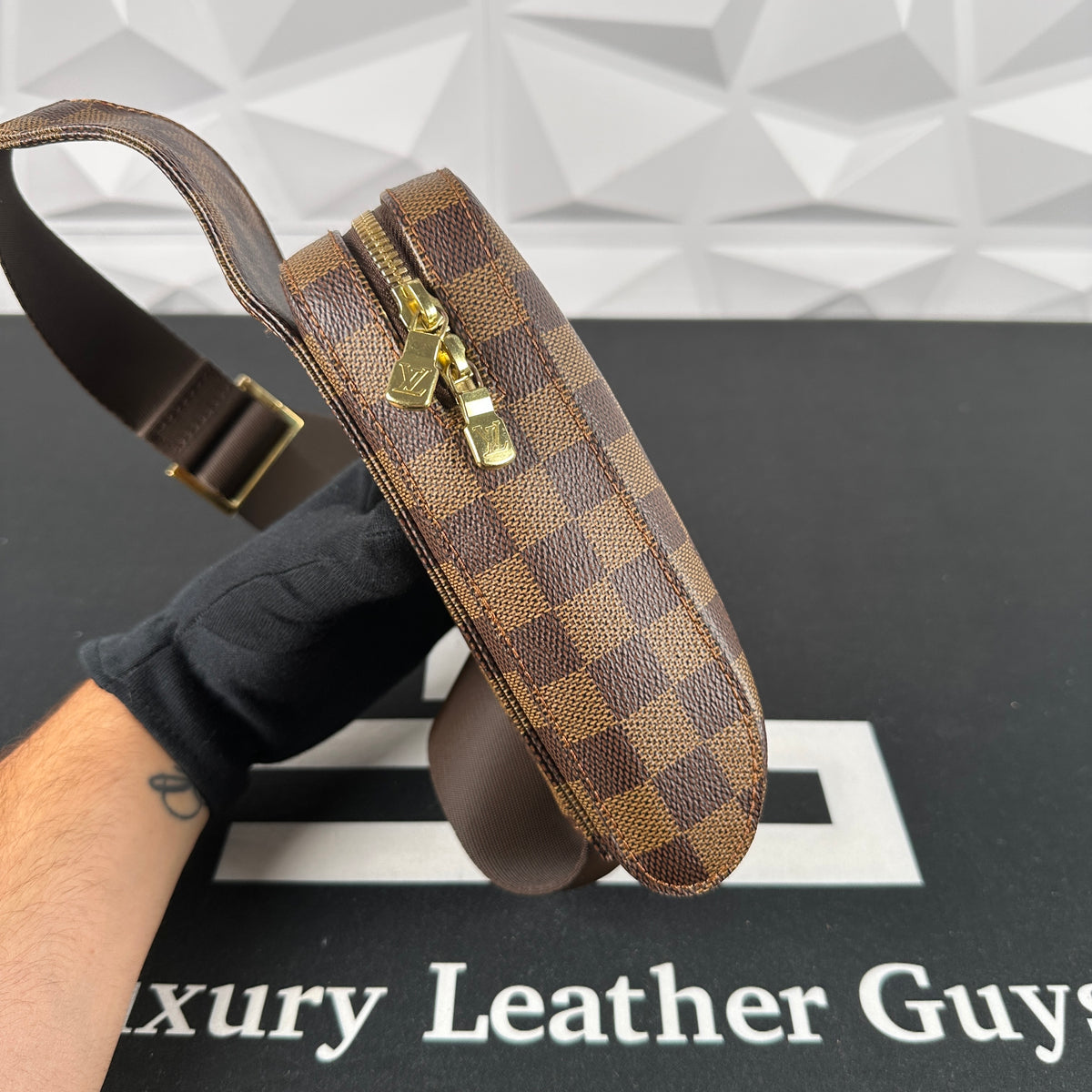 Geronimo leather bag Louis Vuitton Brown in Leather - 31106987