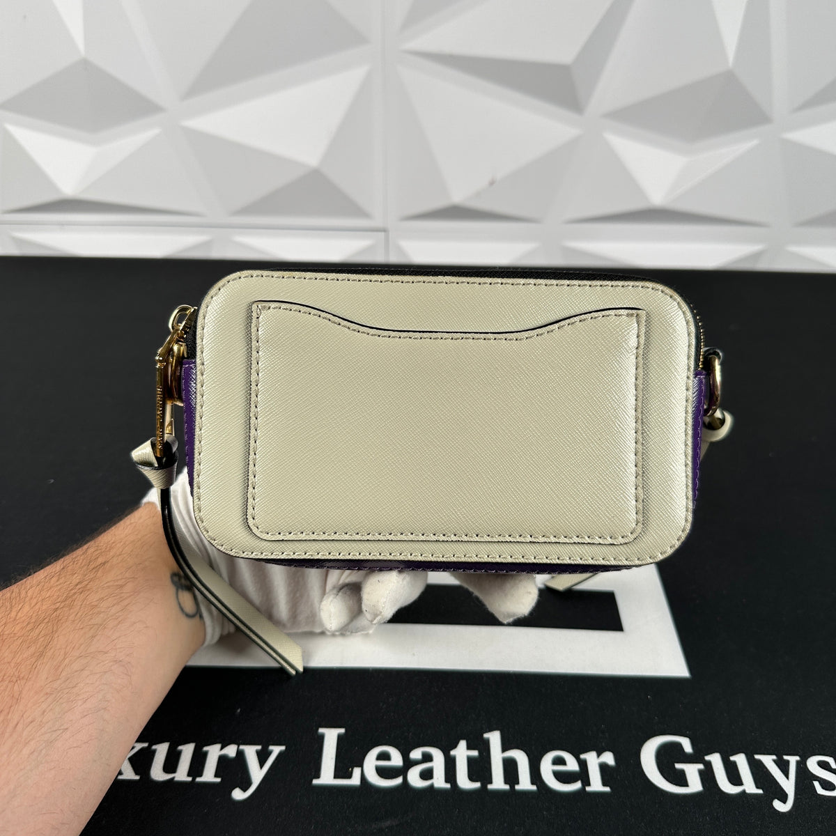 Marc Jacobs White Snapshot Crossbody (PSB-1137) – Luxury