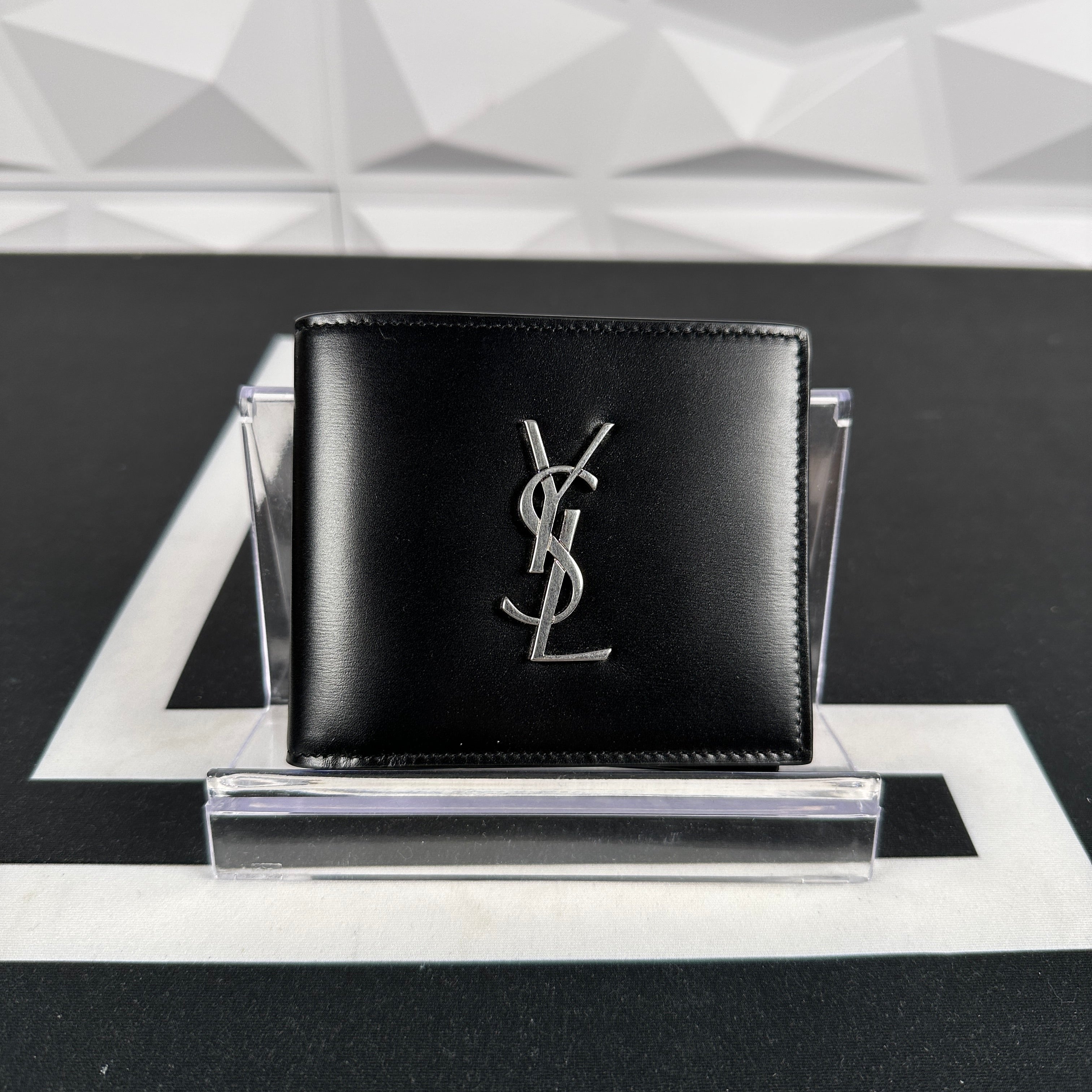 【SAINT LAURENT】WALLET Saint Laurent Monogram Matelasse Leather Zip-Around Wallet