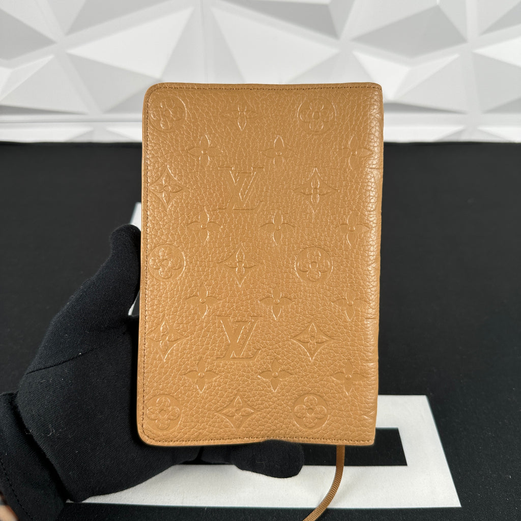 Louis Vuitton Beige Empreinte Notebook Cover (RFID) – Luxury Leather Guys