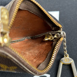 Louis Vuitton Monogram Key Pouch (882)