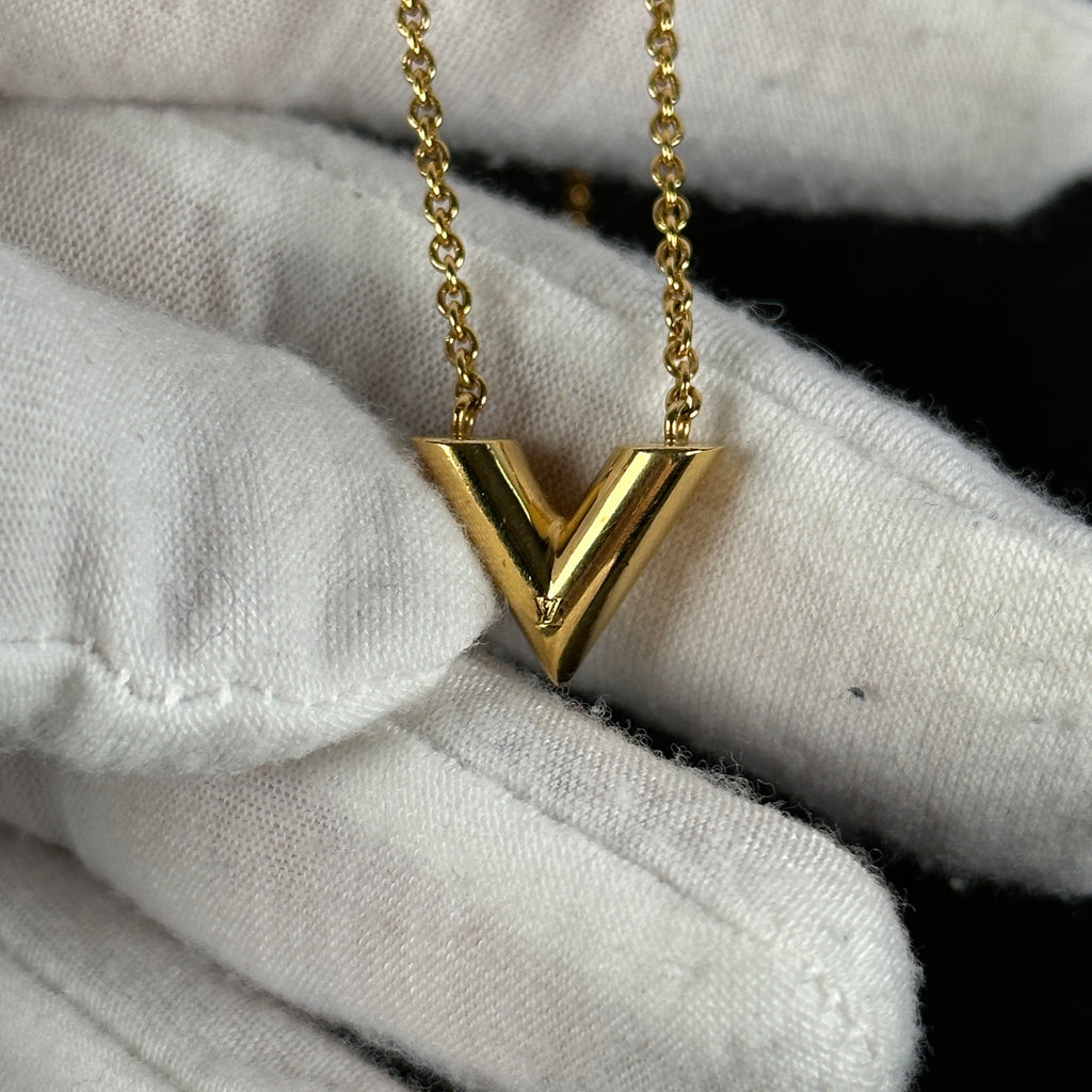 Louis Vuitton V necklace.  Necklace, Pendant necklace, Louis vuitton